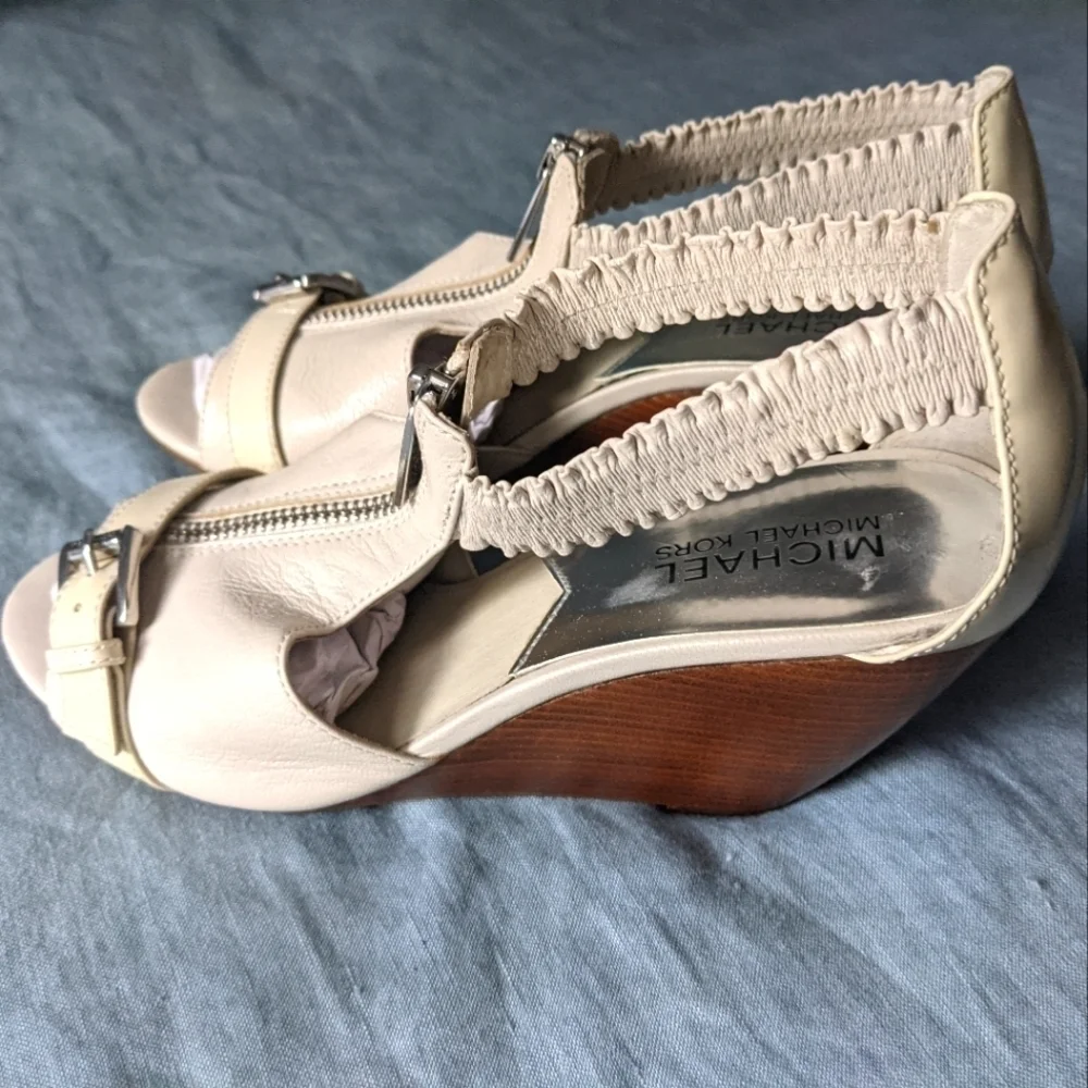 𝅺MICHAEL by Michael Kors Wedge Ivory Leather Sandal with Buckle and Zip Front 7